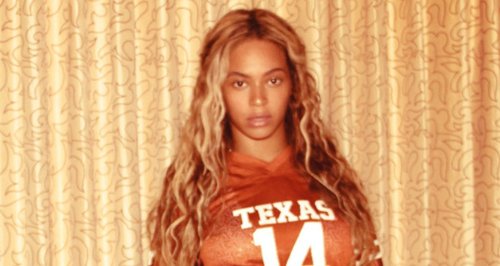Beyonce shows off her abs