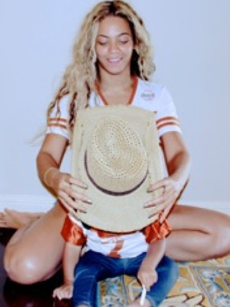 Beyonce And Blue Ivy share a new picture