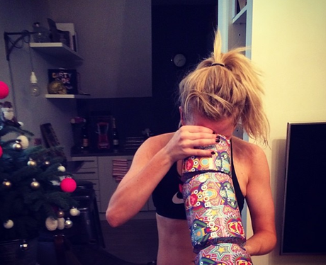 Ellie Goulding holding up a giant Christmas cracker
