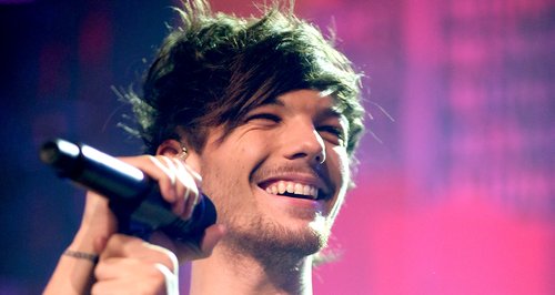 Louis Tomlinson on stage