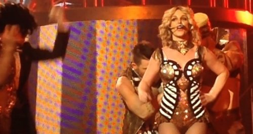 britney spears suffers wardrobe malfunction