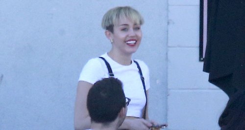 Miley Cyrus shows off new bowl hair cut