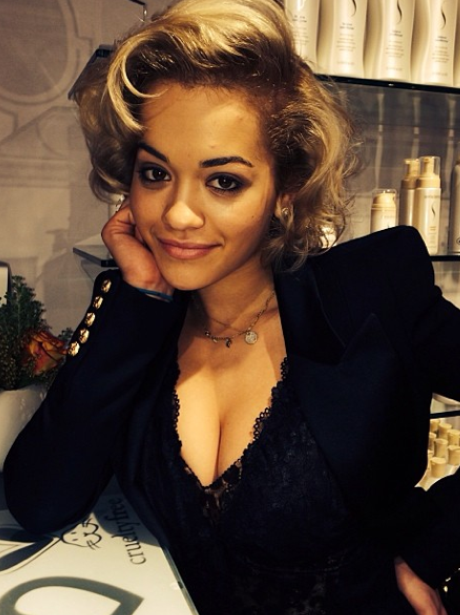 Rita Ora selfie