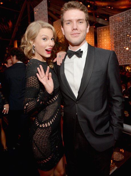 Tayloer Swift and her broth Austin at the Golden Globes