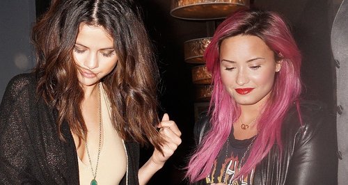 Demi Lovato Reveals New Hot Pink Hair While Dining Out With Selena Gomez -  Capital