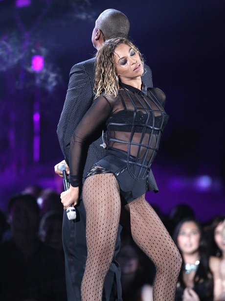 Beyonce and Jay Z perform at the Grammy Awards 201