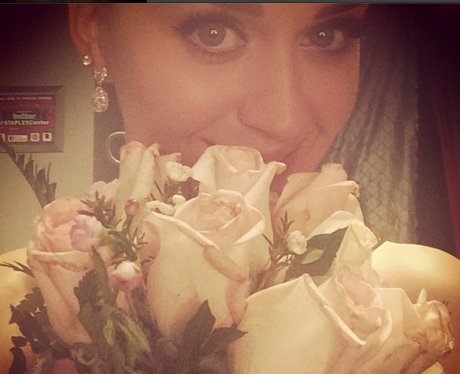 Katy Perry with bouquet at the grammy awards
