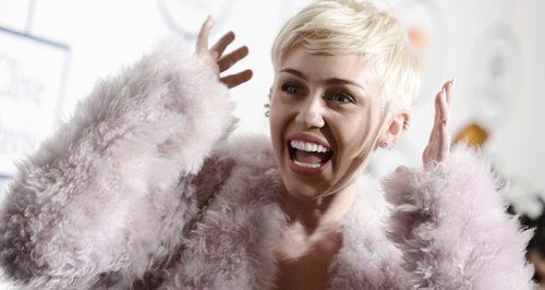 Miley Cyrus on the red carpet of pre-grammys party