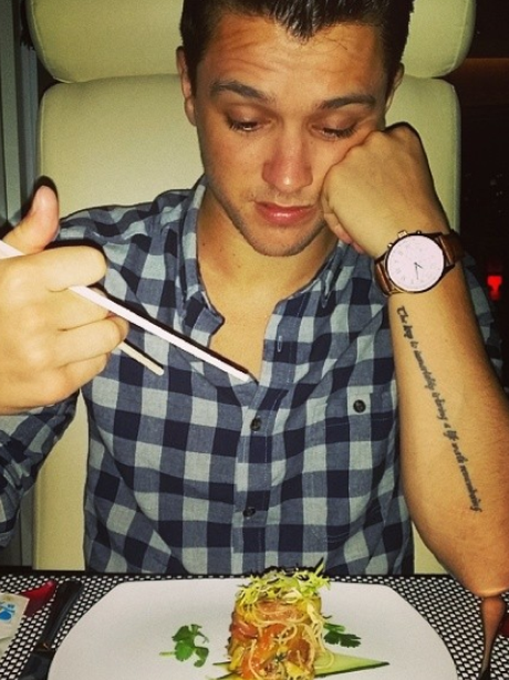 JJunion j eating with chopsticks
