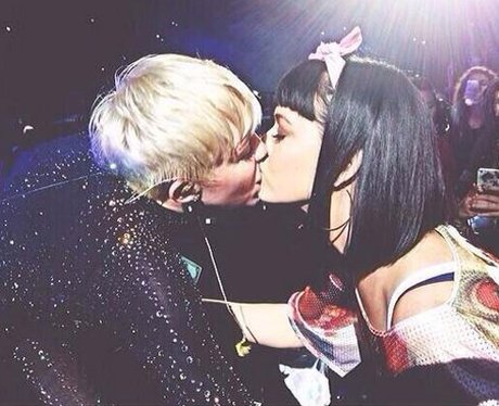 Miley Cyrus and Katy Perry Kiss