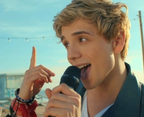 Elyar Fox 'A Billion Girls' Music Video