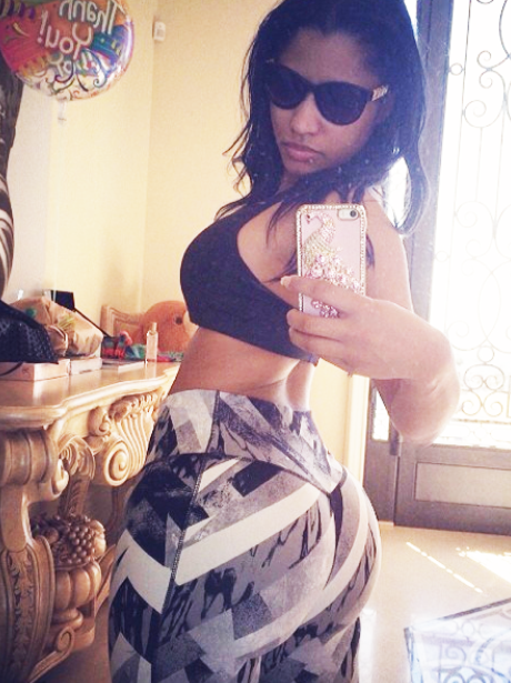 Nicki Minaj shows off her bum