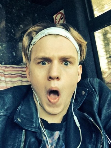 Tristan pulls his 'I can't believe how amazing our fans are' face - The
