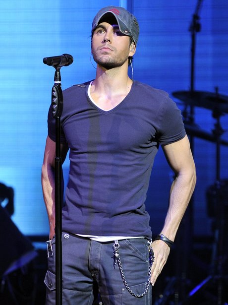 Enrique Iglesias on stage
