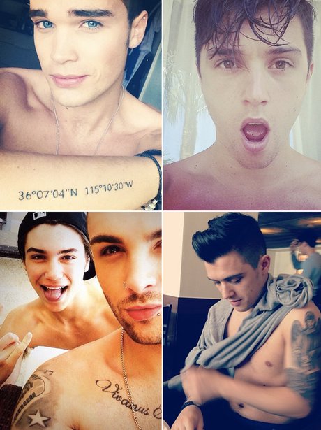 Sexy Selfies 20 Pop Stars Obsessed With Flashing The Flesh Capital
