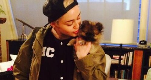 Miley Cyrus and Puppy Moonie 