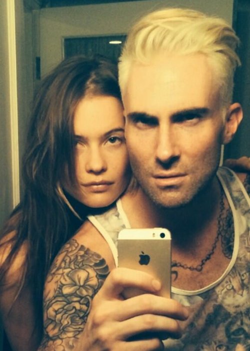 Maroon 5 S Adam Levine Reveals New Blonde Hair On Twitter Capital