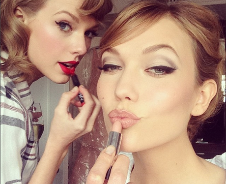 Taylor Swift puts red lipstick on
