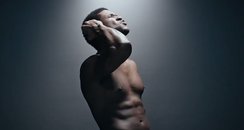 Usher topless in 'Good Kisser' video