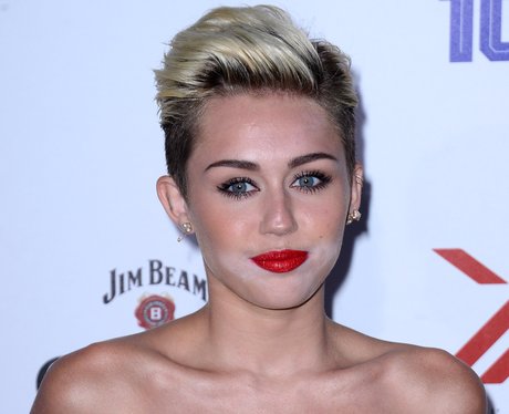 Miley Cyrus Make Up Malfunction