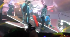 Liam Payne One Direction falling on stage