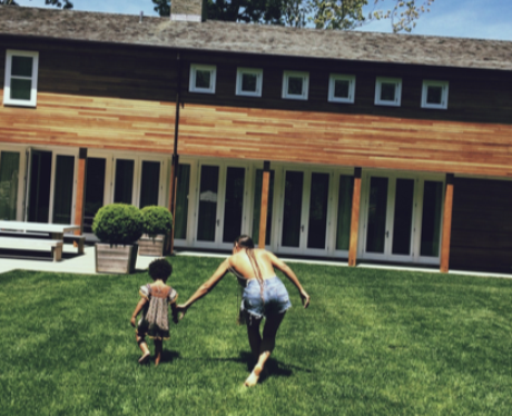 Beyonce running with blue ivy