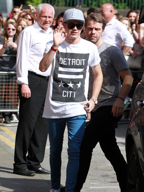 Niall Horan waving at fans