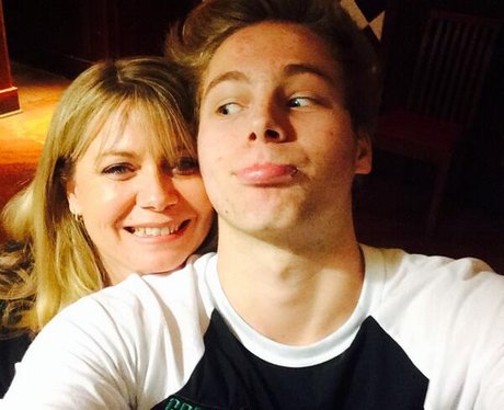 5sos Star Luke Hemmings Selfie With His Mum Was The Most Adorable