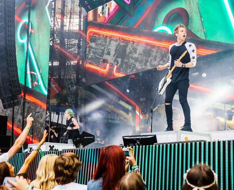 5SOS live at the Summertime Ball 2014