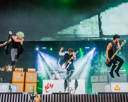 5 Seconds Of Summer Fulfil Our Teenage Dream With Katy Perry Cover At The Capitalstb Capital