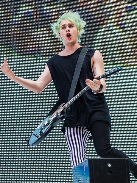 5SOS live at the Summertime Ball 2014