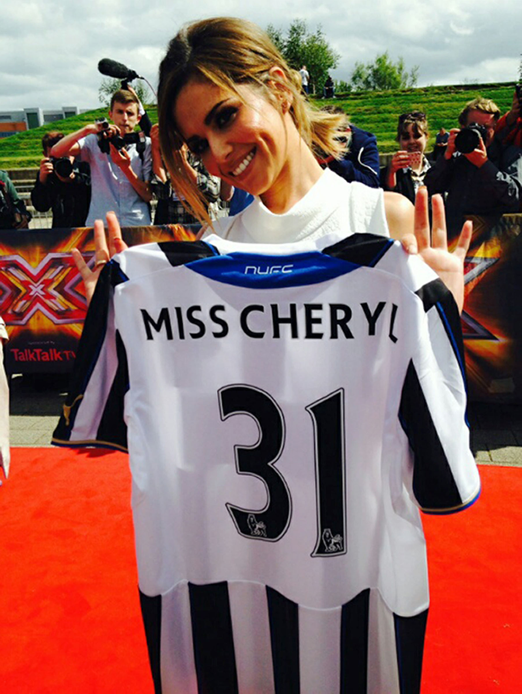 Cheryl Cole given a football short by fans