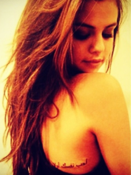 Selena Gomez shows off new tattoo