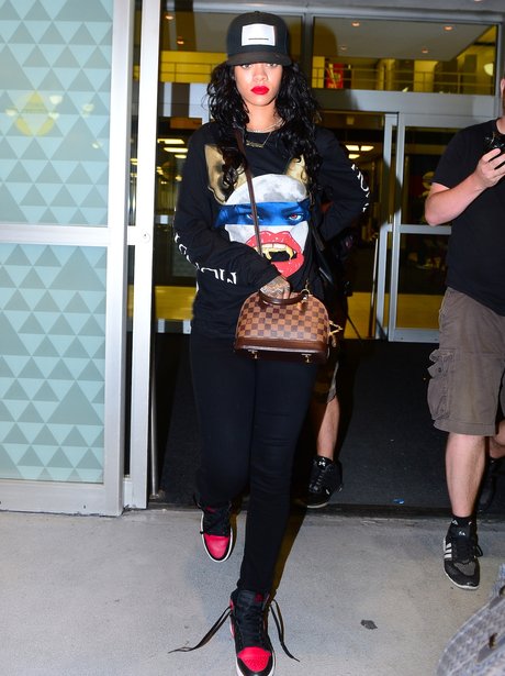 Rihanna promostes her monster tour