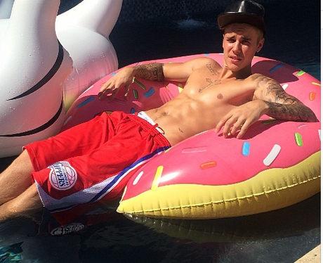 Justin Bieber Topless Holiday 