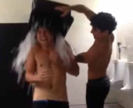 Ashton 5SOS Ice Challenge