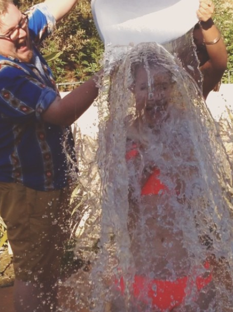Iggy Azalea Ice Challenge