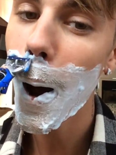 Justin Bieber shaving