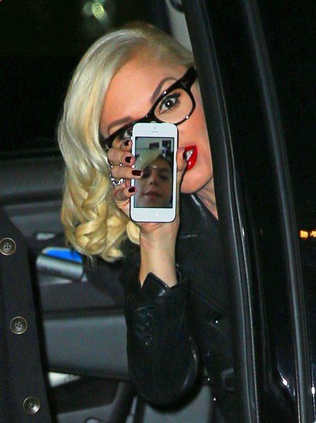 Gwen Stefani showing a picture of her son