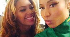 Beyonce and Nicki Minaj selfie on instagram