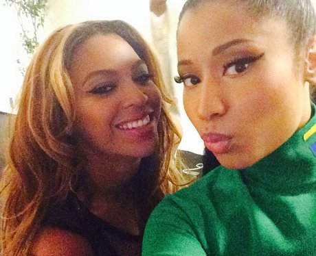 Beyonce and Nicki Minaj selfie on instagram