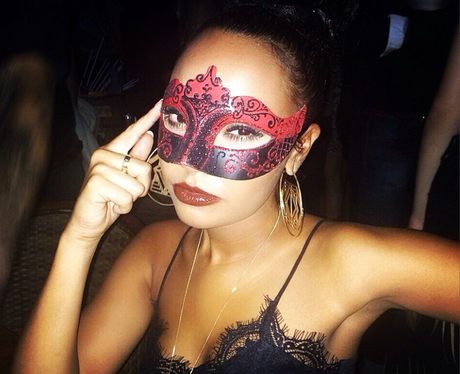Leigh Anne Pinnock wearing a mask