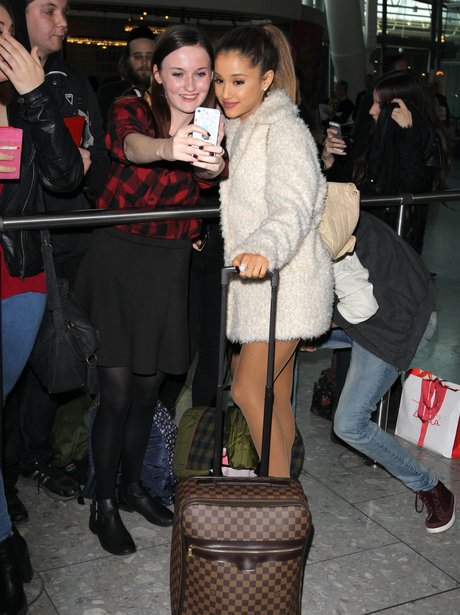 Ariana Grande with fans at the airport