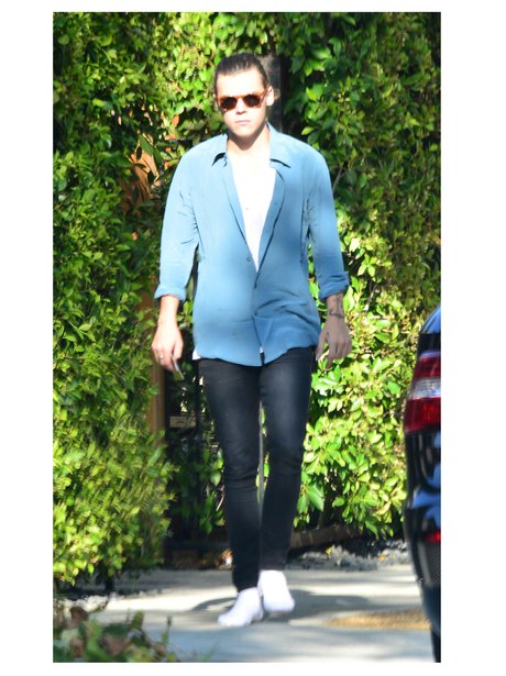 Harry Styles with no shoes on