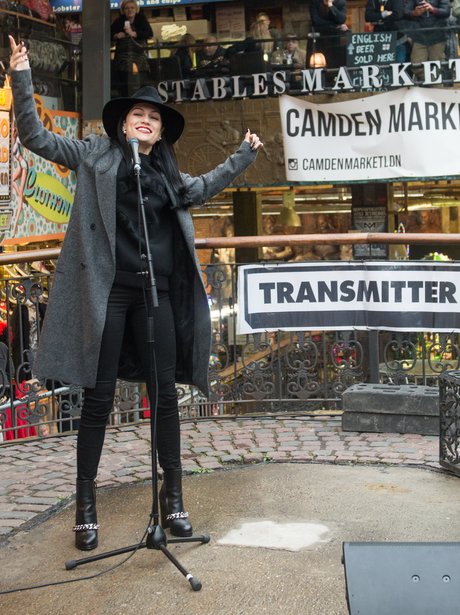Jessie J busking