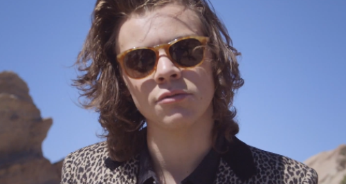 Go Behind-The-Scenes On One Direction's 'Steal My Girl' Music Video! -  Capital