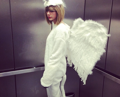 Taylor Swift Dressed As A Unicorn