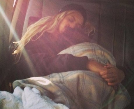 Beyonce takes a nap with Blue Ivy