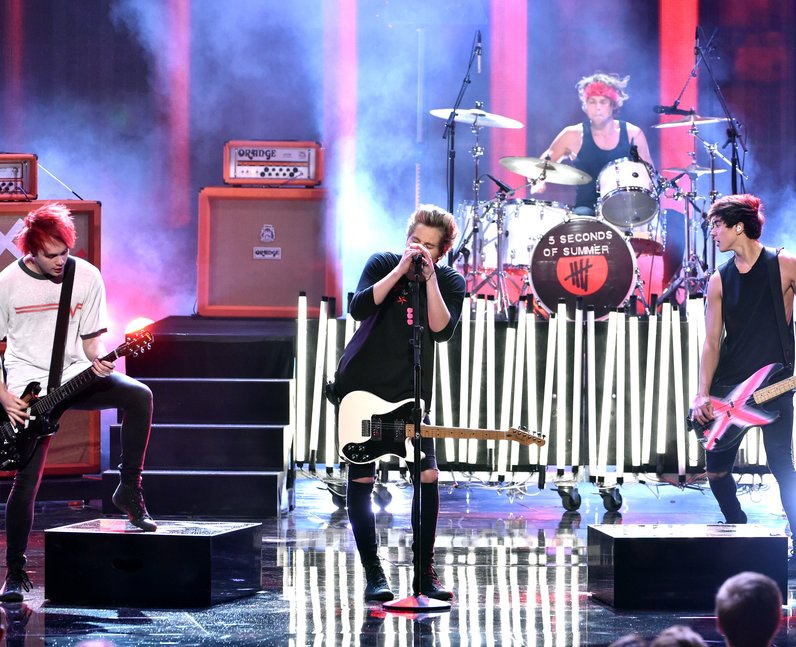 5 Seconds of Summer on stage American Music Awards