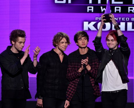 5 Seconds of Summer on stage American Music Awards